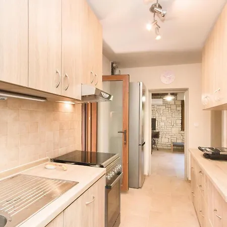 3 Bedroom Stunning In *