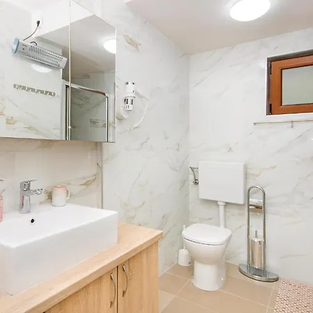 3 Bedroom Stunning In Holiday home Premantura