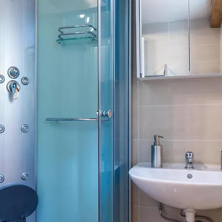3 Bedroom Stunning In *