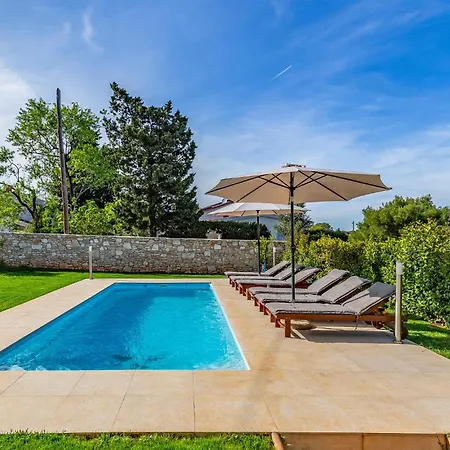 Holiday home 3 Bedroom Stunning In Premantura